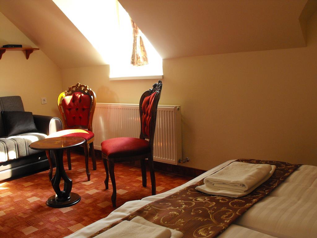 Centrum Panzio Szentendre Extérieur photo