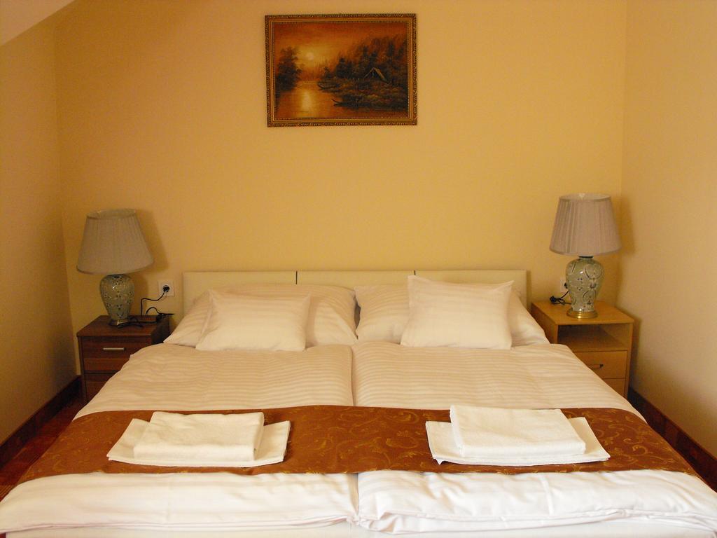 Centrum Panzio Szentendre Extérieur photo