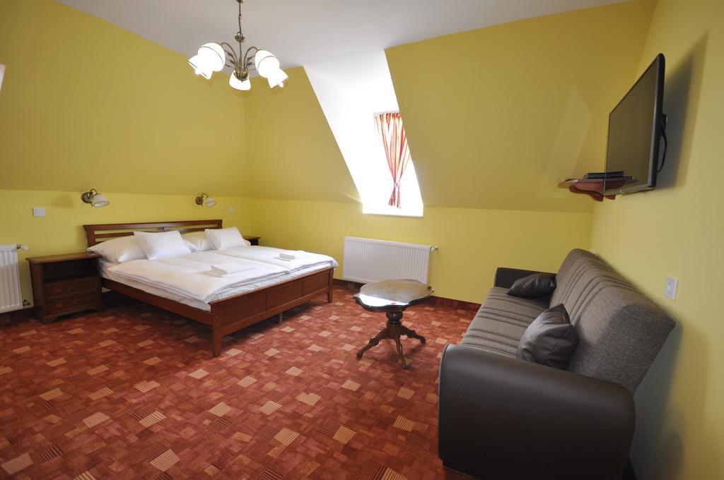 Centrum Panzio Szentendre Extérieur photo