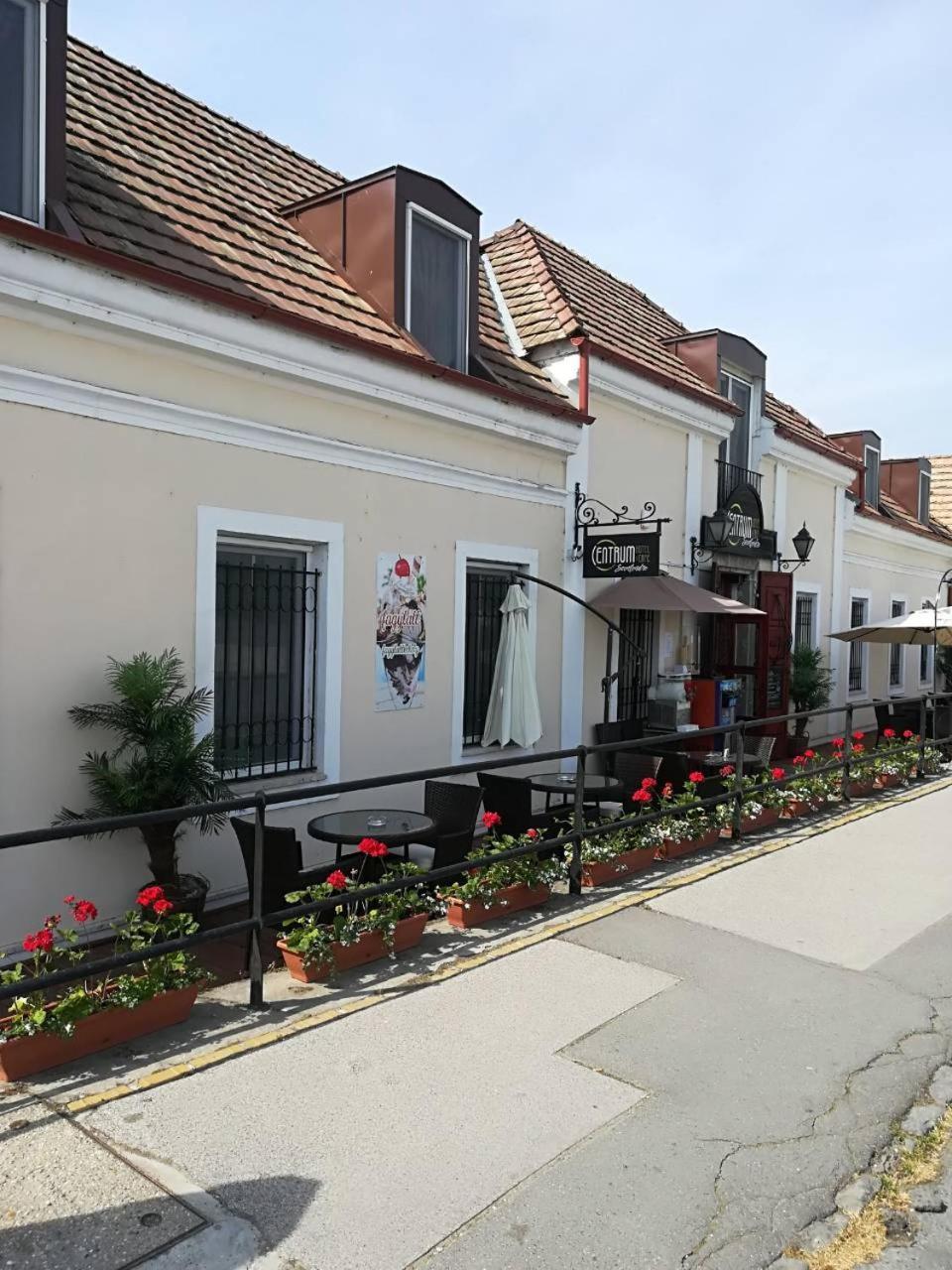 Centrum Panzio Szentendre Extérieur photo