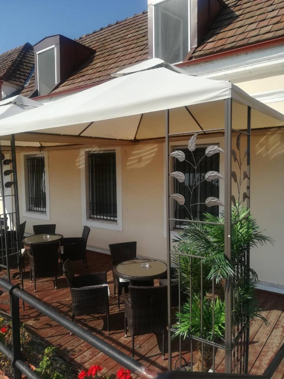 Centrum Panzio Szentendre Extérieur photo
